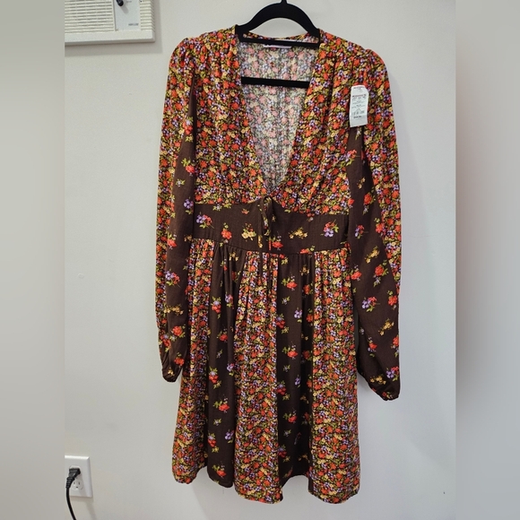 NWT Floral patchwork long-sleeved sz.L dress. - Picture 2 of 11